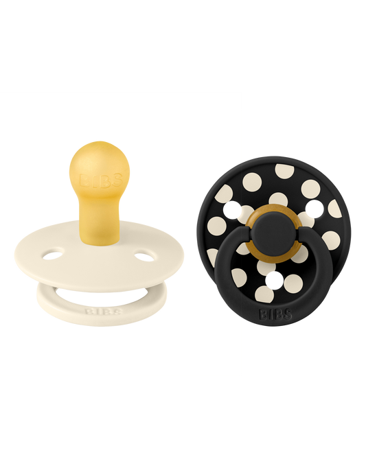 https://www.vanastenbabysuperstore.nl/media/catalog/product/1/9/1912820041_2_Fopspeen_BIBS_Colour_Studio_Polka_Latex_Ivory_Black_0_6mn_1777963505.png