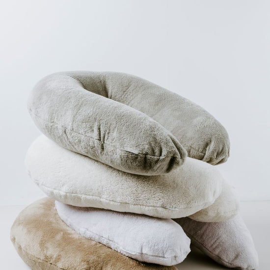 https://www.vanastenbabysuperstore.nl/media/catalog/product/3/5/3571750001_2_voedingskussen_babys_only_cozy_warm_linen.jpg