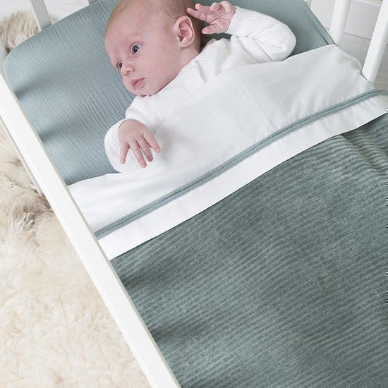 https://www.vanastenbabysuperstore.nl/media/catalog/product/3/5/3571900727_2_deken_wieg_babys_only_sense_teddy_zeegroen.jpg