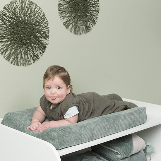 https://www.vanastenbabysuperstore.nl/media/catalog/product/3/5/3571900735_1_aankleedkussenhoes_babys_only_sense_zeegroen.jpg