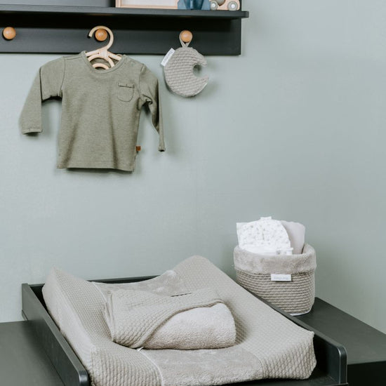 https://www.vanastenbabysuperstore.nl/media/catalog/product/3/5/3571900886_2_aankleedkussenhoes_baby039s_only_sky_urban_green.jpg