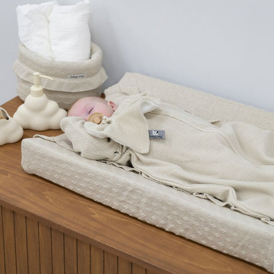 https://www.vanastenbabysuperstore.nl/media/catalog/product/3/5/3571900991_2_aankleedkussenhoes_babys_only_mood_warm_linnen.jpg