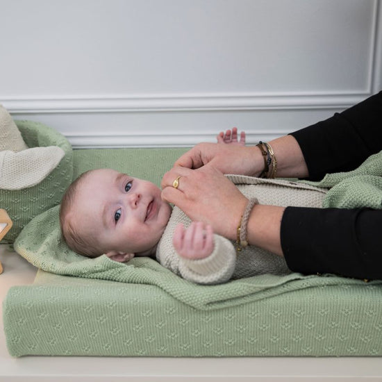 https://www.vanastenbabysuperstore.nl/media/catalog/product/3/5/3571900992_2_aankleedkussenhoes_babys_only_mood_laurel_green.jpg