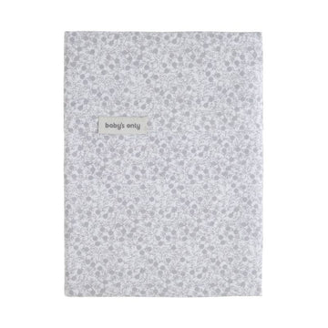 https://www.vanastenbabysuperstore.nl/media/catalog/product/3/5/3571901000_1_laken_wieg_babys_only_flower_nordic_blue.jpg