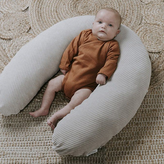 https://www.vanastenbabysuperstore.nl/media/catalog/product/3/5/35721000017_2_voedingskussen_baby039s_only_sense_kiezelgrijs.jpg