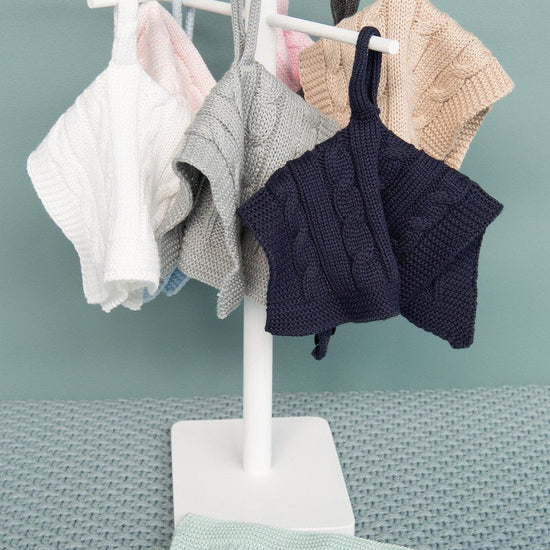 https://www.vanastenbabysuperstore.nl/media/catalog/product/3/5/3572110004_2_speendoekje_babys_only_cable_grijs.jpg