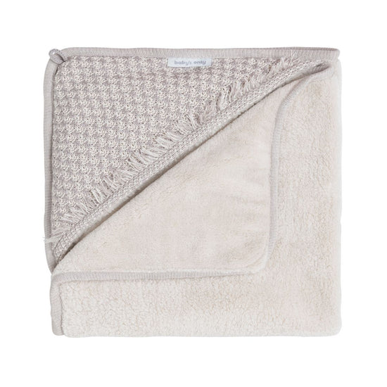 https://www.vanastenbabysuperstore.nl/media/catalog/product/3/5/3572110227_1_omslagdoek_babys_only_happiness_urban_taupeecru.jpg