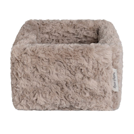 https://www.vanastenbabysuperstore.nl/media/catalog/product/3/5/3572300428_1_mand_babys_only_snow_taupe.jpg