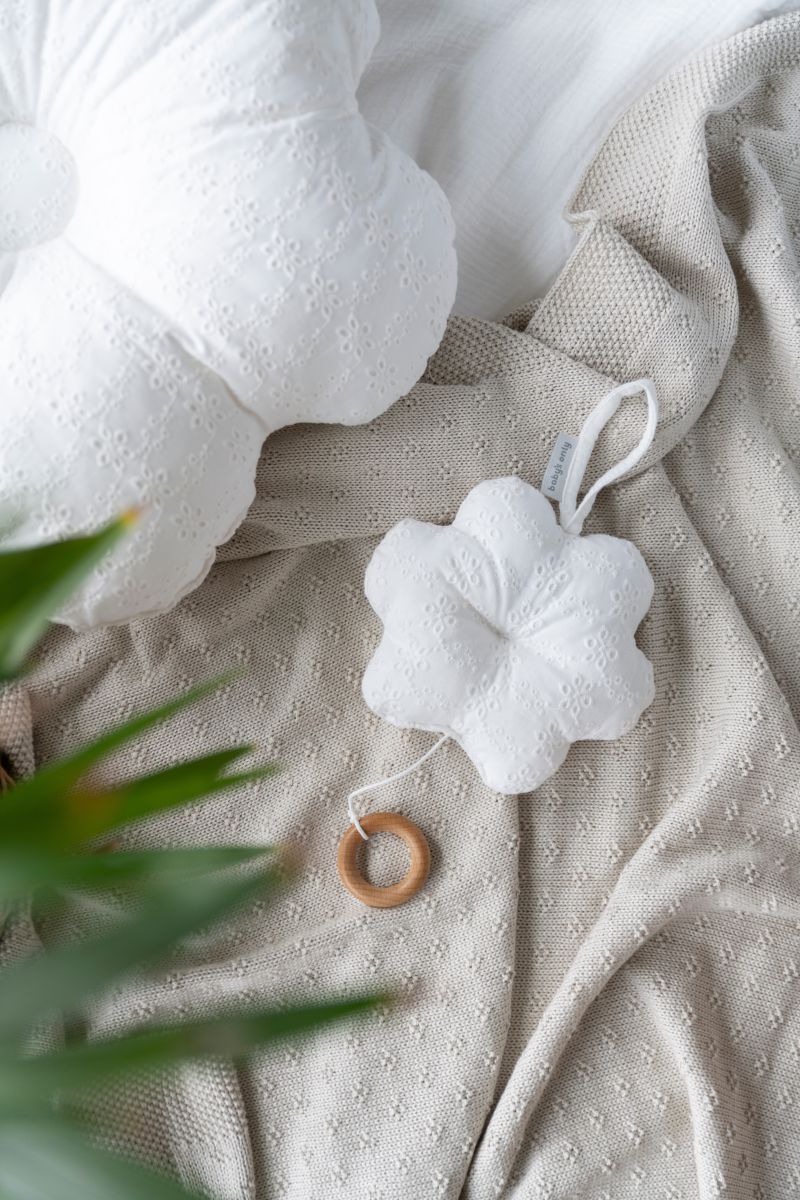 https://www.vanastenbabysuperstore.nl/media/catalog/product/3/5/3572400273_2_muziekdoos_bloem_babys_only_calm_wit.jpg