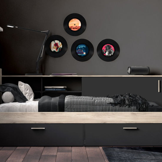 https://www.vanastenbabysuperstore.nl/media/catalog/product/3/8/3800080044_1_bedbank_life_izzy_90x200_blackkronberg_oak.jpg