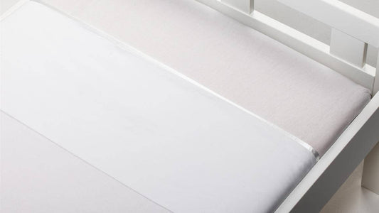https://www.vanastenbabysuperstore.nl/media/catalog/product/3/8/3851900194_1_laken_wiegkinderwagen_briljant_baby_wit_met_biesband_wit.jpg