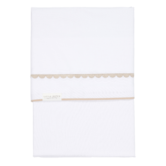 https://www.vanastenbabysuperstore.nl/media/catalog/product/3/8/3891900718_1_laken_wieg_little_dutch_rounded_geborduurd_beige.png