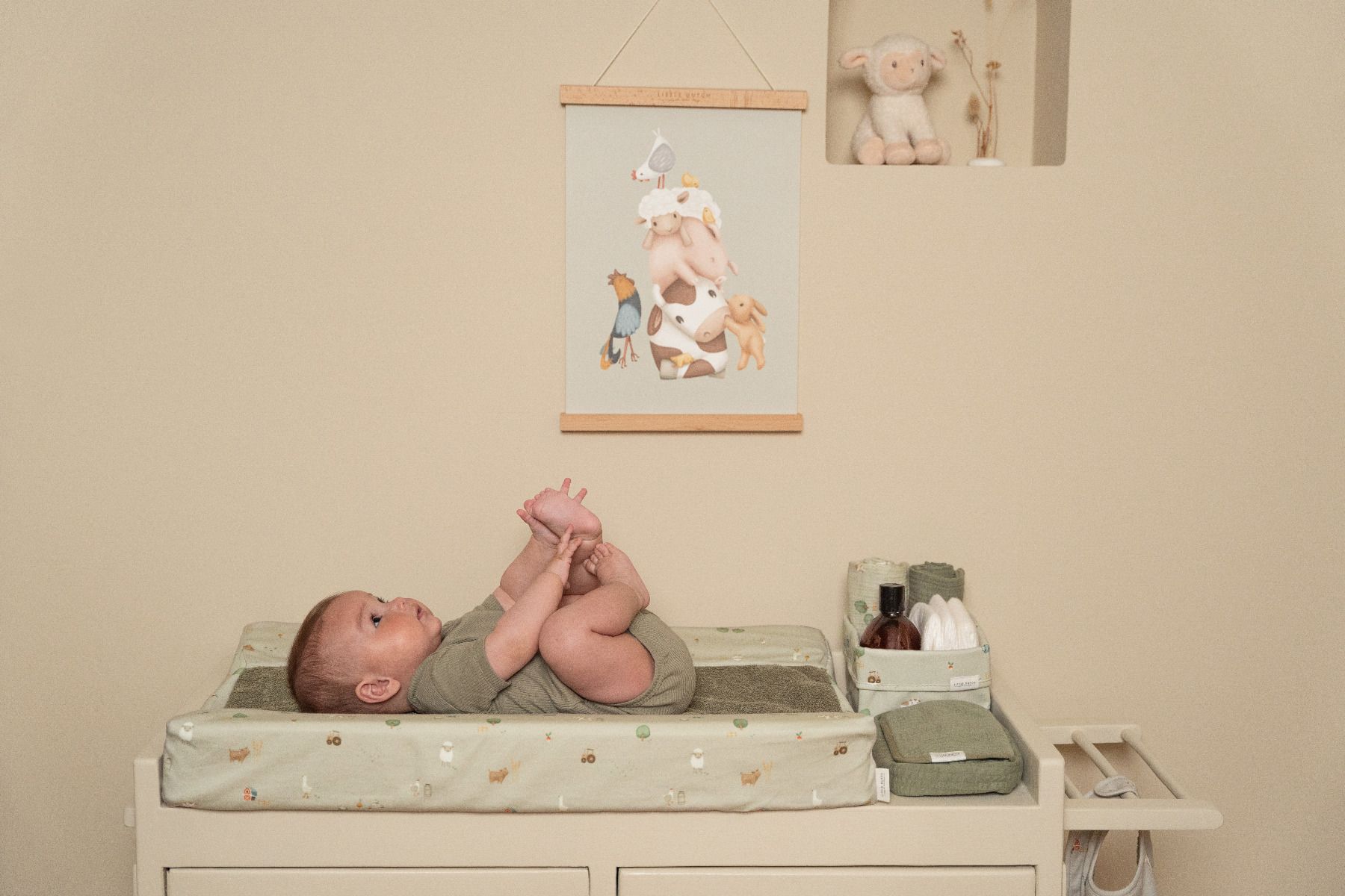 https://www.vanastenbabysuperstore.nl/media/catalog/product/3/8/3891900738_2_aankleedkussenhoes_little_dutch_little_farm.jpg