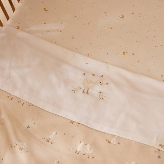 https://www.vanastenbabysuperstore.nl/media/catalog/product/3/8/3891900799_3_little_dutch_deken_wieg_little_goose_beige_fleece.jpg