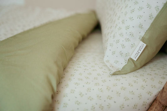 https://www.vanastenbabysuperstore.nl/media/catalog/product/3/8/3891920005_2_overtrek_peuterbed_little_dutch_blueberry_leaves_1774527822.jpg