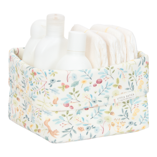 https://www.vanastenbabysuperstore.nl/media/catalog/product/3/8/3892300375_1_mand_little_dutch_klein_forest_wonders.png