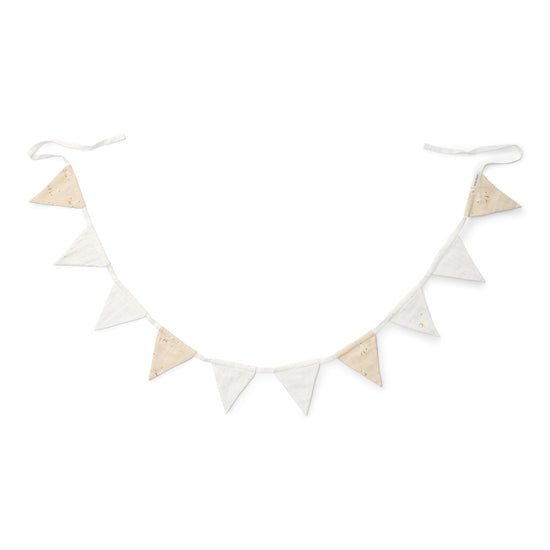 https://www.vanastenbabysuperstore.nl/media/catalog/product/3/8/3892300407_1_little_dutch_vlaggenlijn_little_goose_beige.jpg