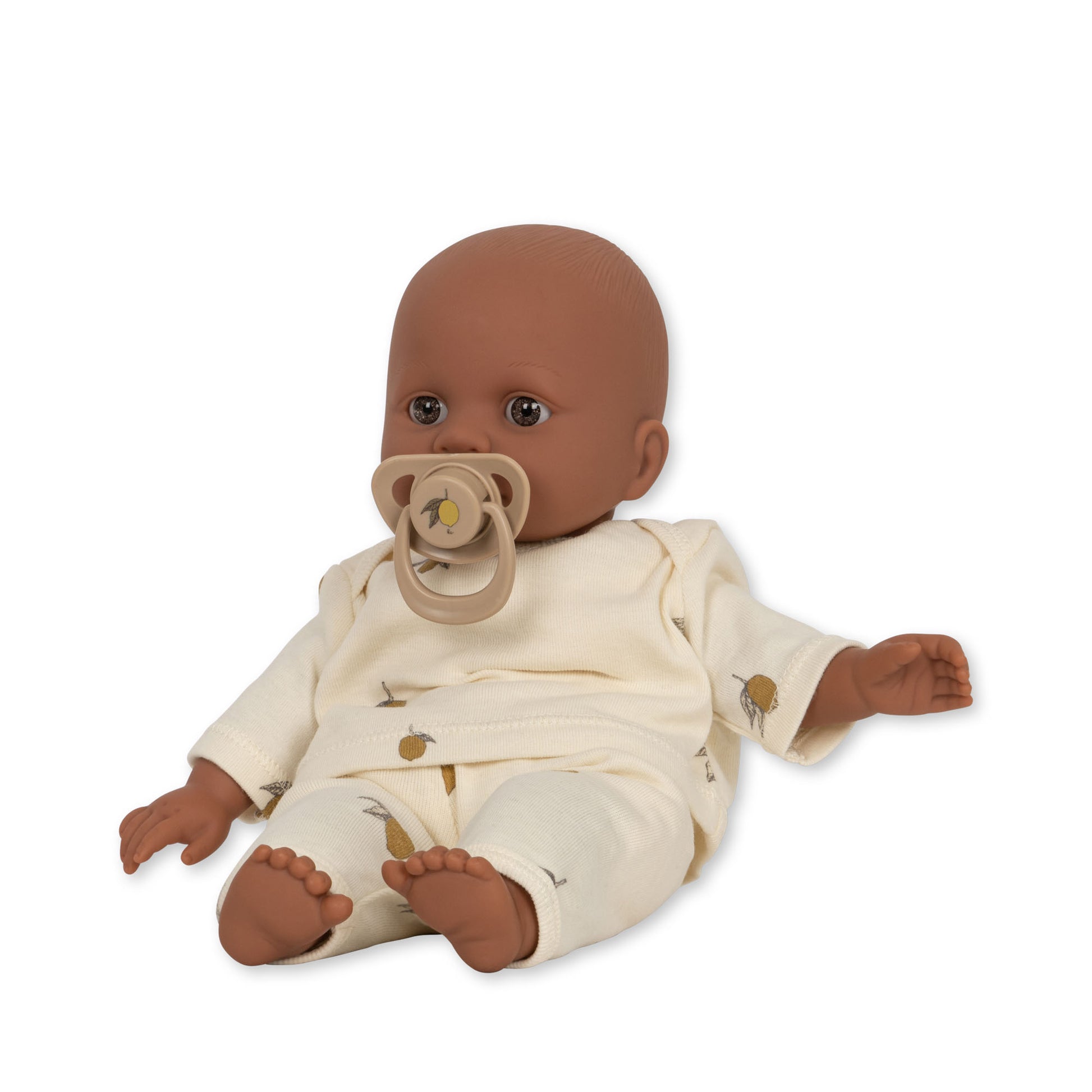 https://www.vanastenbabysuperstore.nl/media/catalog/product/4/2/4292400004_1_babypop_konges_slojd_billie_1774447670.jpg