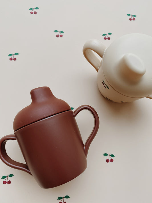 https://www.vanastenbabysuperstore.nl/media/catalog/product/4/2/4292830001_2_tuitbeker_konges_slojd_cherry_2pack_1775141031.jpg