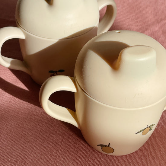 https://www.vanastenbabysuperstore.nl/media/catalog/product/4/2/4292830002_2_tuitbeker_konges_slojd_lemon_2pack_1775140932.jpg