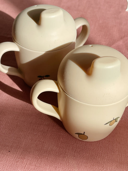 https://www.vanastenbabysuperstore.nl/media/catalog/product/4/2/4292830002_2_tuitbeker_konges_slojd_lemon_2pack_1775140932.jpg
