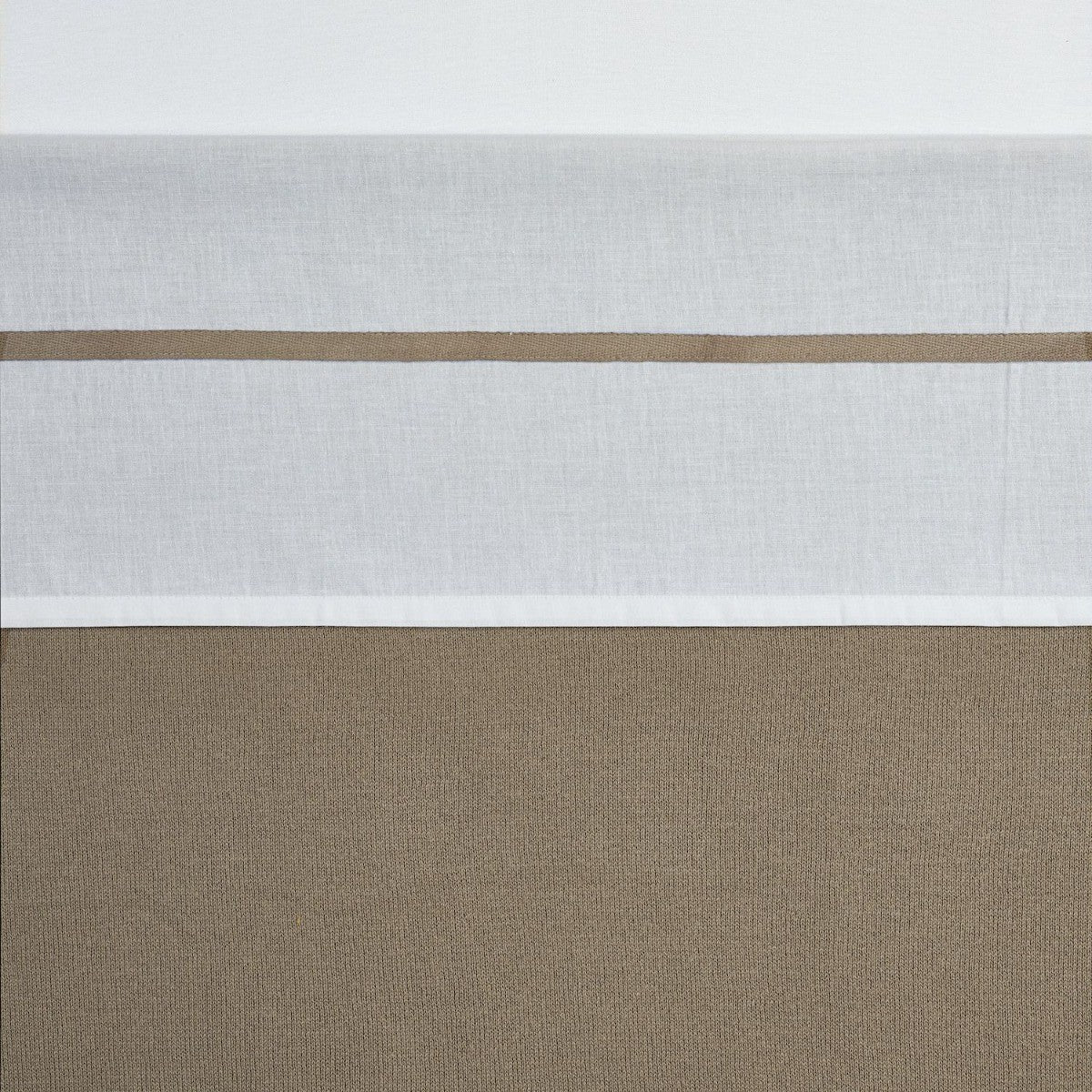 https://www.vanastenbabysuperstore.nl/media/catalog/product/4/5/4591900852_1_wieg_laken_meyco_bies_taupe.jpg
