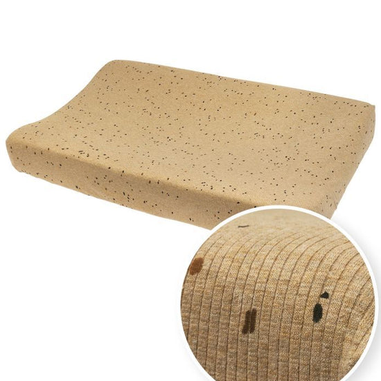 https://www.vanastenbabysuperstore.nl/media/catalog/product/4/5/4591901154_1_aankleedkussenhoes_meyco_rib_mini_spot_toffee_melange.jpg