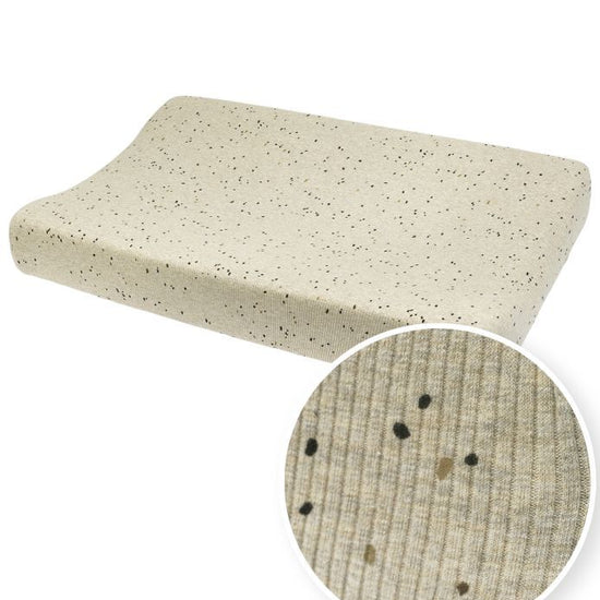 https://www.vanastenbabysuperstore.nl/media/catalog/product/4/5/4591901155_1_aankleedkussenhoes_meyco_rib_mini_spot_sand_melange.jpg