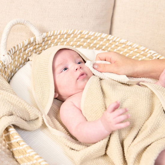 https://www.vanastenbabysuperstore.nl/media/catalog/product/4/5/4592030003_2_badcape_meyco_popcorn_soft_sand.jpg
