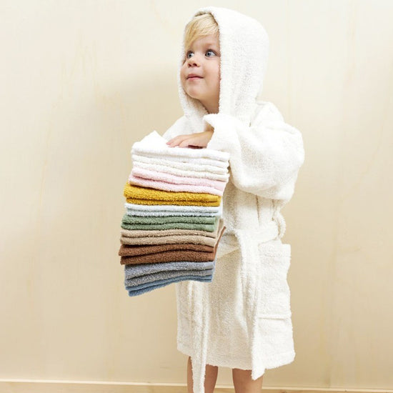 https://www.vanastenbabysuperstore.nl/media/catalog/product/4/5/4592110216_2_spuugdoek_meyco_basic_badstof_wit_6pack.jpg