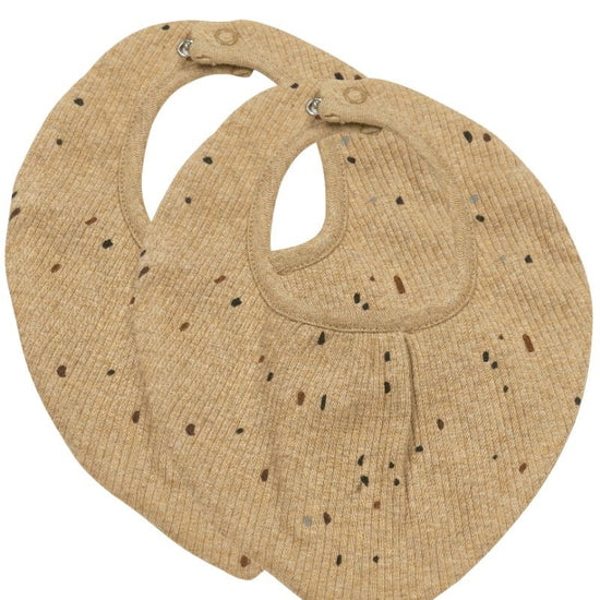https://www.vanastenbabysuperstore.nl/media/catalog/product/4/5/4592110349_1_slabber_meyco_rib_mini_spot_bandana_toffee_melange_2pack.jpg