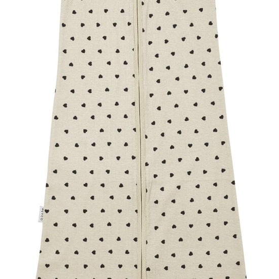 https://www.vanastenbabysuperstore.nl/media/catalog/product/4/5/4592150443_1_slaapzak_meyco_zomer_sweet_heart_soft_sandblack_90cm_7_1768289275.jpg