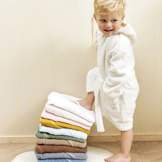 https://www.vanastenbabysuperstore.nl/media/catalog/product/4/5/4592700069_2_badcape_meyco_basic_badstof_offwhite.jpg