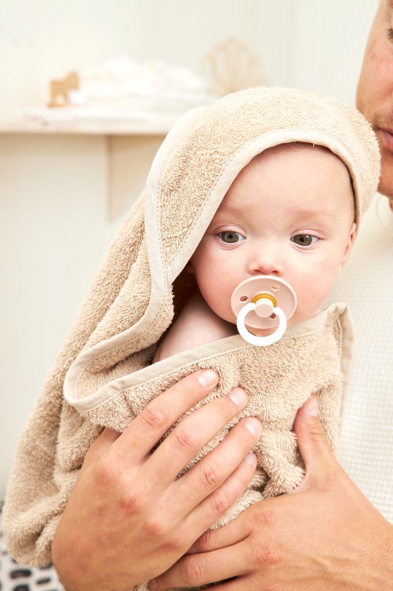 https://www.vanastenbabysuperstore.nl/media/catalog/product/4/5/4592700091_2_badcape_meyco_basic_badstof_sand.jpg