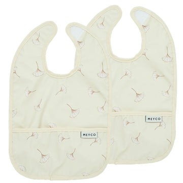 https://www.vanastenbabysuperstore.nl/media/catalog/product/4/5/4592870002_1_slabber_meyco_met_opvangbakje_gingko_soft_sand_2pack.jpg