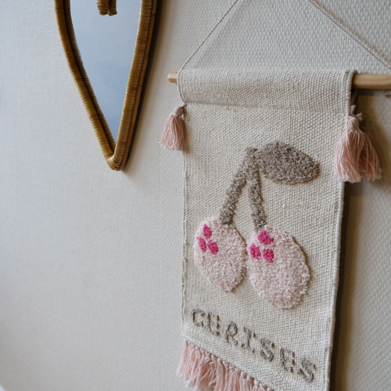 https://www.vanastenbabysuperstore.nl/media/catalog/product/4/6/4632300035_2_wandhanger_kidsdepot_cerise.png