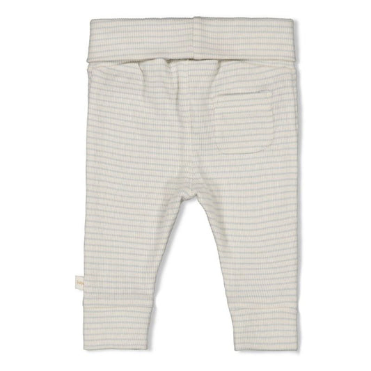 https://www.vanastenbabysuperstore.nl/media/catalog/product/5/2/52202520_2_feetje_broek_rib_streep_the_magic_is_in_you_wit_1768339041.jpg