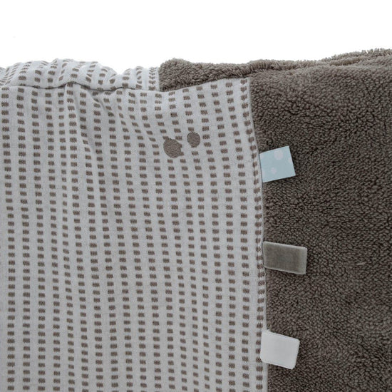 https://www.vanastenbabysuperstore.nl/media/catalog/product/5/4/5421900127_2_aankleedkussenhoes_snoozebaby_organisch_warm_brown.jpg