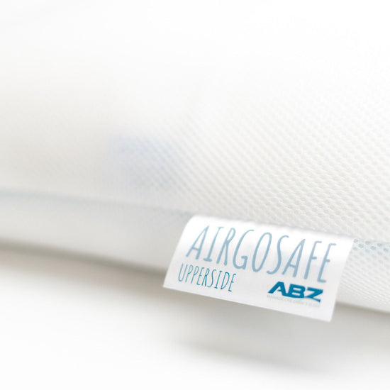 https://www.vanastenbabysuperstore.nl/media/catalog/product/5/5/5581800740_2_hoofdkussen_zzzoo_40x60_airgosafe.jpg