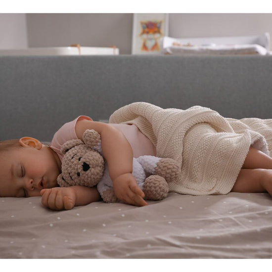 https://www.vanastenbabysuperstore.nl/media/catalog/product/5/9/5903771705035_12_bedrek_lionelo_lora_opvouwbaar_grey_stone.jpg