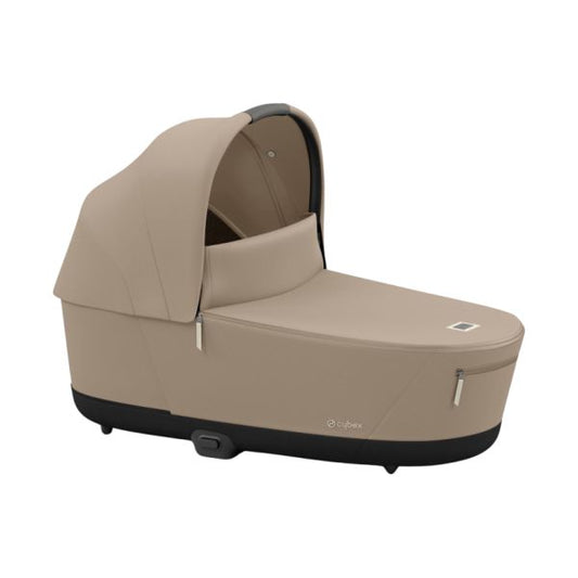 https://www.vanastenbabysuperstore.nl/media/catalog/product/6/0/6091100337_1_Priam_CarryCot_Lux_523001271_Cozy_BeigeBeige.jpg