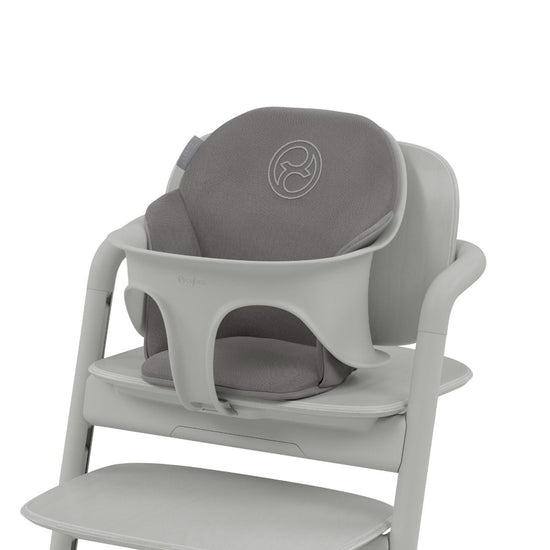 https://www.vanastenbabysuperstore.nl/media/catalog/product/6/0/6091610031_1_stoelverkleiner_cybex_lemo_comfort_inlay_suede_greymid_grey.jpeg