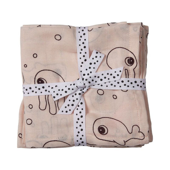 https://www.vanastenbabysuperstore.nl/media/catalog/product/7/3/7332110072_1_multidoek_done_by_deer_hydrofiel_sea_friends_xl_120x120cm_powder_2st.jpg