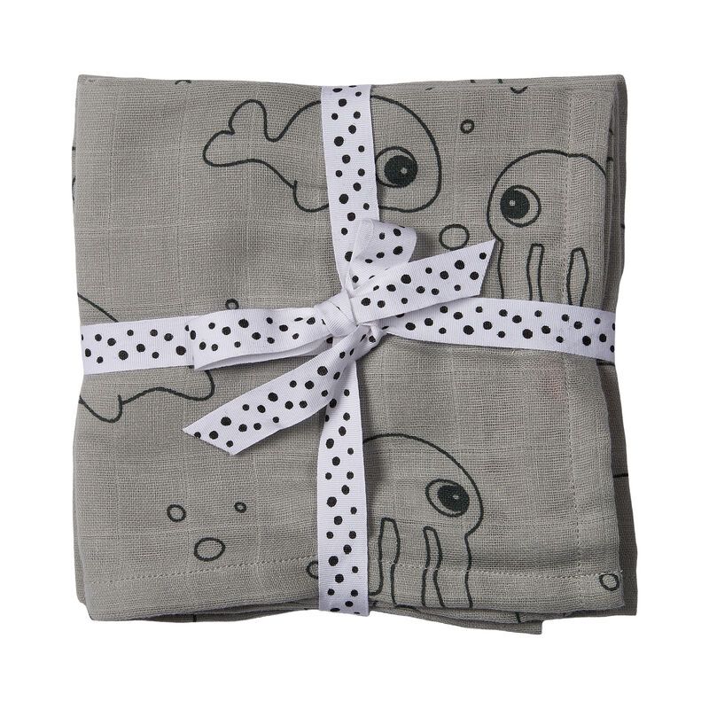 https://www.vanastenbabysuperstore.nl/media/catalog/product/7/3/7332110074_1_multidoek_done_by_deer_hydrofiel_sea_friends_xl_120x120cm_grey_2st.jpg