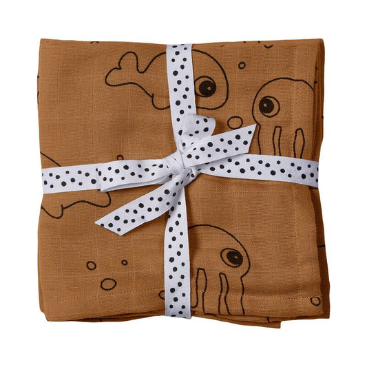 https://www.vanastenbabysuperstore.nl/media/catalog/product/7/3/7332110154_1_luiers_done_by_deer_hydrofiel_sea_friends_mustard_2st.jpg