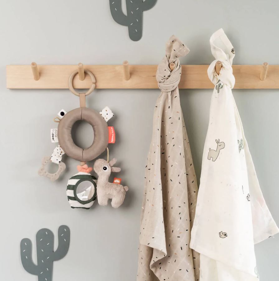 https://www.vanastenbabysuperstore.nl/media/catalog/product/7/3/7332400210_2_activity_ring_done_by_deer_lalee_sand.jpg
