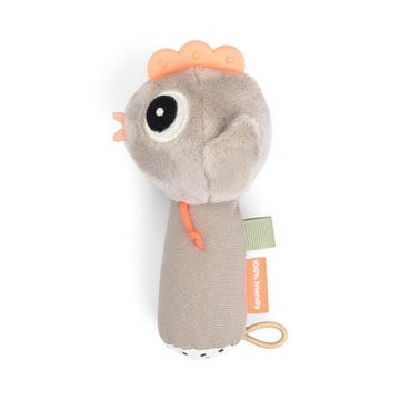 https://www.vanastenbabysuperstore.nl/media/catalog/product/7/3/7332420006_1_rammelaar_done_by_deer_tiny_rattle_sensory_farm_sand.jpg