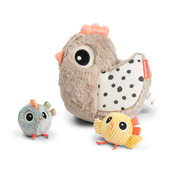 https://www.vanastenbabysuperstore.nl/media/catalog/product/7/3/7332420018_1_done_by_deer_activity_knuffel_clucky_sand_1768340686.jpg