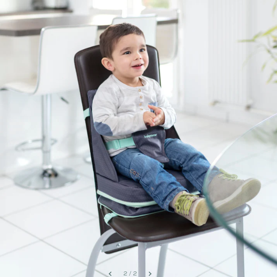 https://www.vanastenbabysuperstore.nl/media/catalog/product/7/4/7481610001_2_stoelverhoger_babymoov_upgo_grey.png