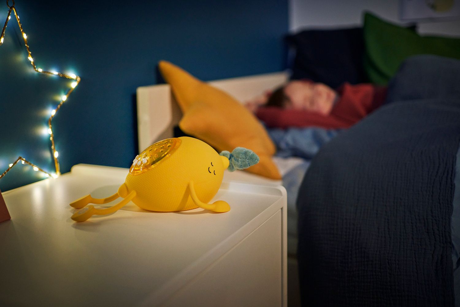 https://www.vanastenbabysuperstore.nl/media/catalog/product/7/4/7482160019_2_projectie_nachtlamp_badabulle_basile_citroen.jpg